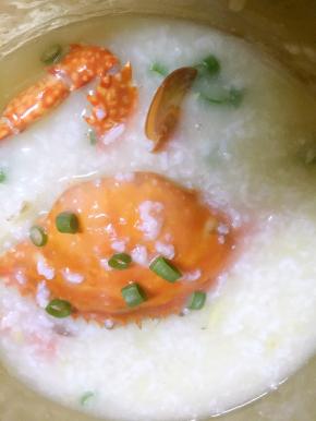 喜欢吃香菜或者香葱的可以撒一些