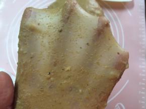 发酵好后，加入85克的高筋面粉，盐，砂糖，奶粉和水，搅拌顺滑，再放上黄油，搅拌至可以拉出薄膜