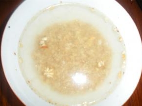 糙米和大米分别洗净，用水浸泡1个小时，使米粒重复膨胀