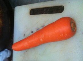 胡萝卜去皮洗净