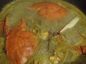 锅内加没过食材的水，放入咖喱块，搅拌至咖喱块融化