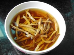 黄花菜提前用冷水浸泡2小时泡发