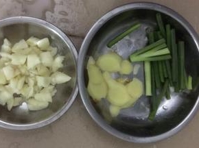 葱姜切片，香葱切成段备用