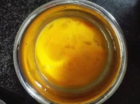 鸡蛋打散搅成蛋液