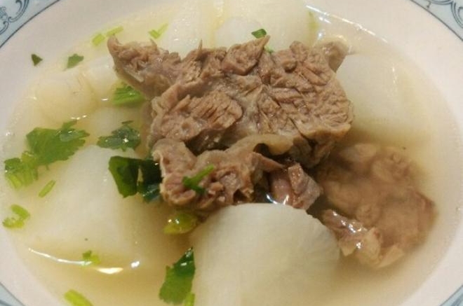 清汤萝卜牛腩