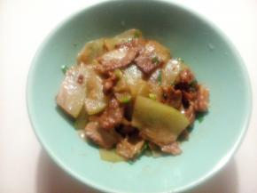 炒匀撒上葱花出锅