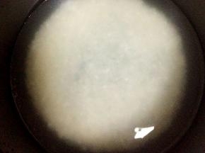 大米清洗干净，用水浸泡1个小时