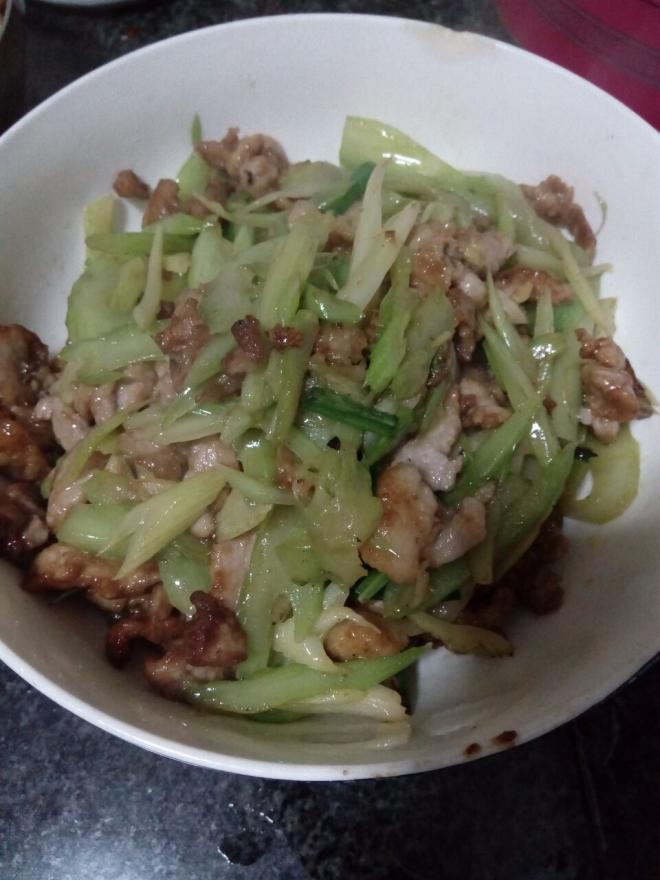 芹菜炒肉