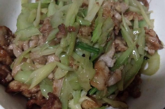 芹菜炒肉