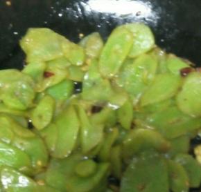 炒至莴笋片微微变软