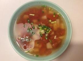 煮熟后加盐、少许白糖和番茄酱，搅匀后出锅，撒上葱花即可