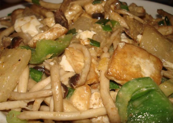 茶树菇烧豆腐