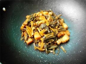 汤汁烧干再炒匀就可出锅