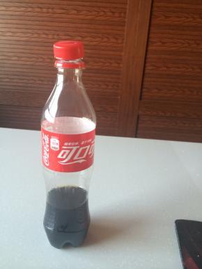 腌好后分别放入300ML可乐和300ML清水