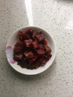 准备好干椒、花椒适量