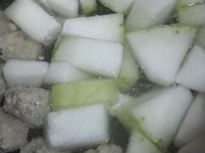 放入冬瓜一起煮20分钟