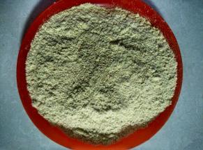 猴头菇泡发，打碎成粉