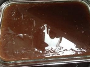 在添加1勺红枣水，蒸5分钟。直到红枣水用完