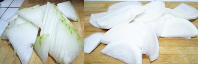 将白萝卜和冬瓜洗净，切成片状备用