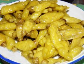 准备适量泡椒备用