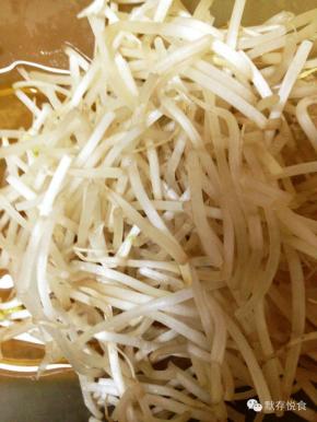 豆芽去根洗净备用