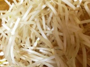 豆芽去根洗净备用