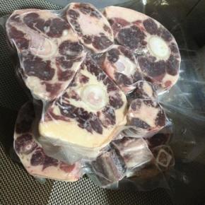 牛尾浸泡1小时，泡出血水