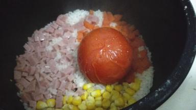 饭好了之后再焖5分钟，打开锅盖