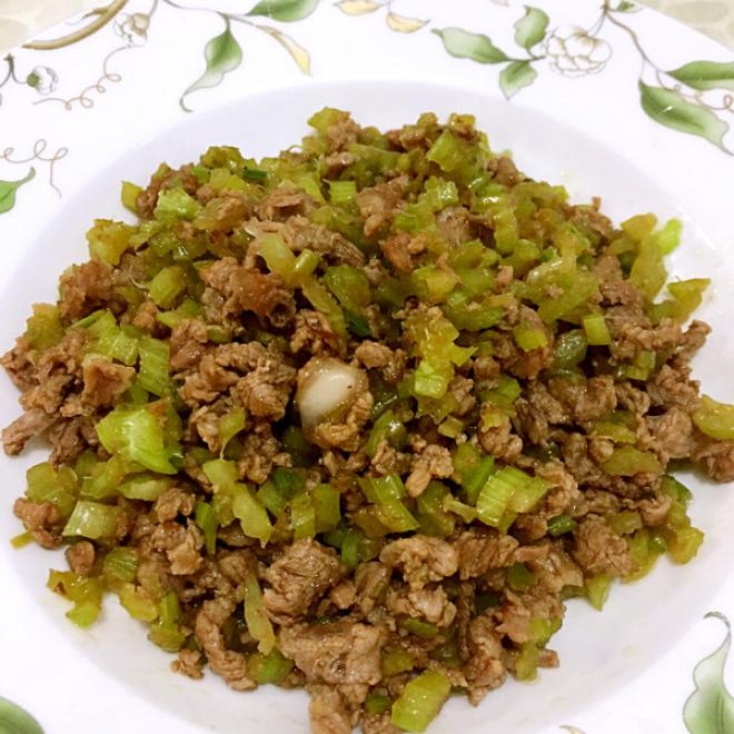芹菜牛肉末