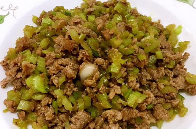 芹菜牛肉末