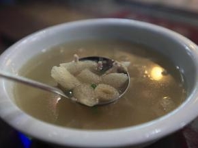 烧开后加盐、鸡精调味，继续烧2-3分钟即可
