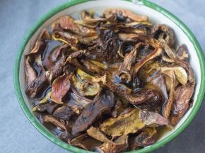 牛肝菌泡发后洗净切片