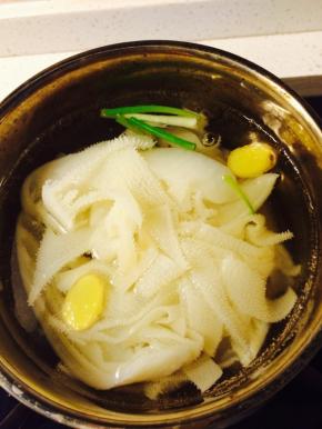 倒入牛百叶烫30秒