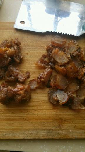 高压锅放气之后，将牛筋捞出晾凉，切成片状即可食用