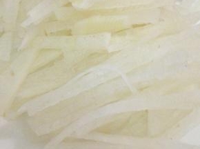 白萝卜洗净去皮切成丝