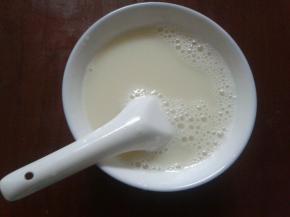 用豆浆机打好豆浆