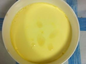 将豆浆和蛋液混合搅拌均匀，装在容器中，放入蒸锅蒸20-25分钟即可