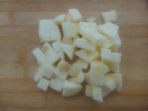 苹果洗净去核切小块