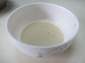 酵母加温水静置5分钟