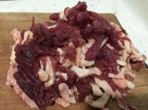 鸭肉洗净切丝备用
