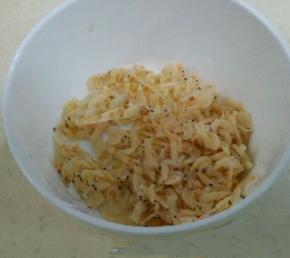 虾皮冲洗干净之后控干水分