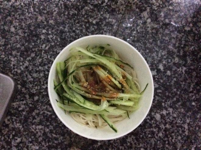黄瓜凉拌面