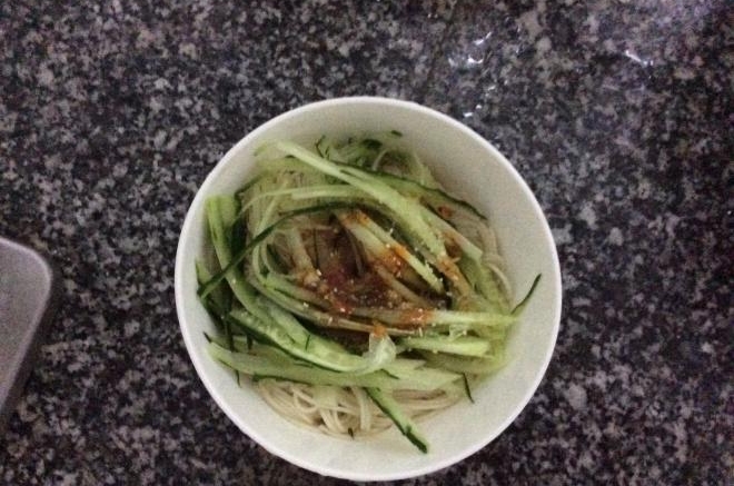 黄瓜凉拌面