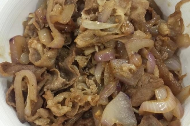 洋葱炒羊肉片