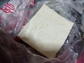 买好的豆腐洗净切块