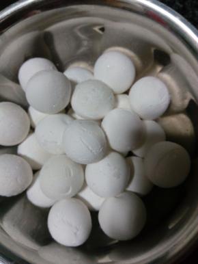 汤圆从冰箱里拿出来备用