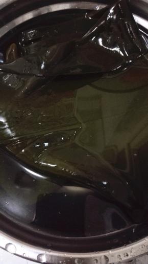 将海带泡水清洗干净，多洗几遍