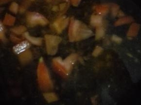 锅内倒入清水大火煮开