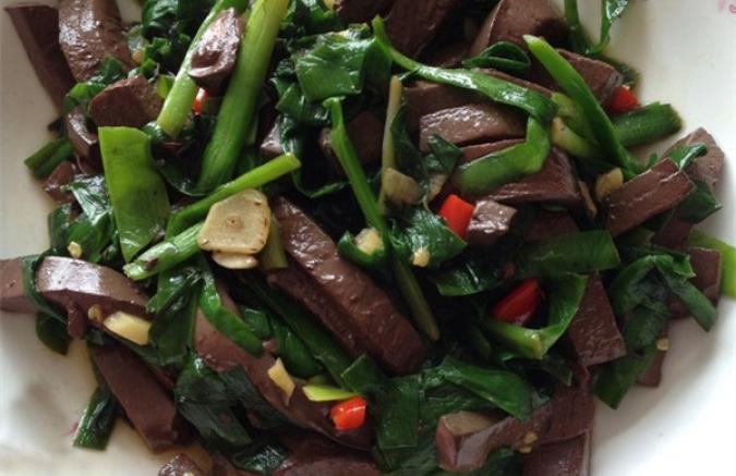 韭菜炒鸭血