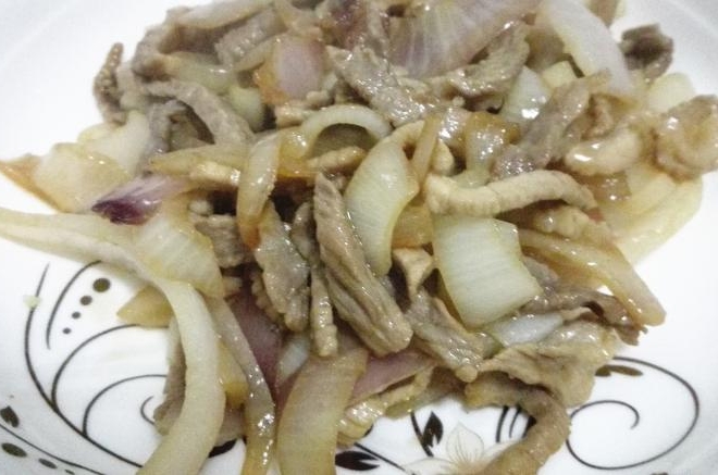 洋葱炒肉